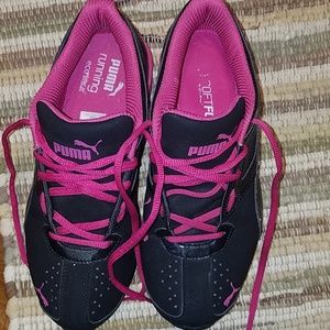 Gently Used Women's Puma Running Shoes Size 8.5
